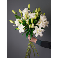 Pale Swan” White Lilies Bouquet – Timeless Floral Gift